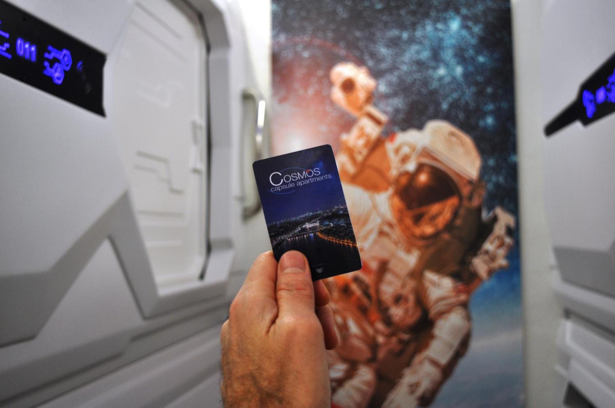 Cosmos Capsule Coworking London Hotel Екстериор снимка